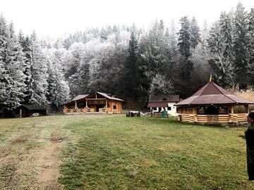 Фото номера Дом с 4 спальнями Гостевой дом Cabana Raisa г. Valea Moldovei 5